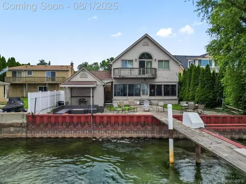 34338 Jefferson Ave, Harrison, MI 48045