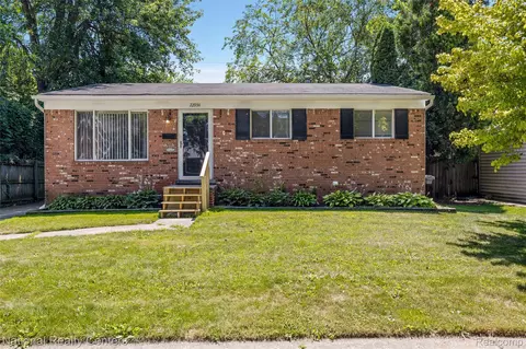 22934 Pleasant St, Saint Clair Shores, MI 48080