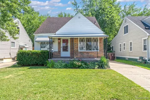 8272 Coolidge, Center Line, MI 48015