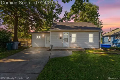 326 W Granet Ave, Hazel Park, MI 48030