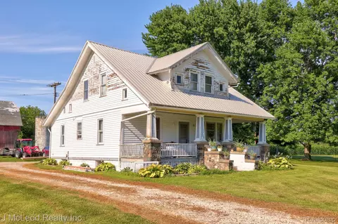 9050 Van Cleve Rd, Tuscola, MI 48768