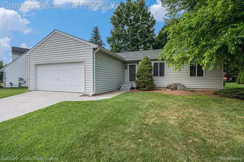 234 Woodlake Dr, Brighton, MI 48116