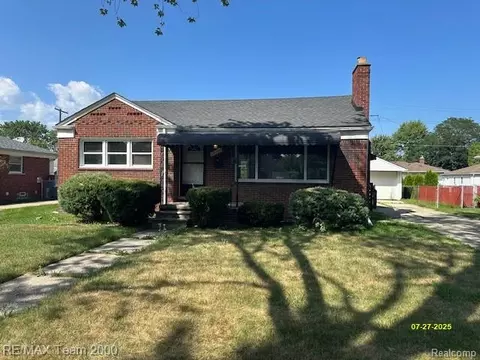 19703 Roscommon St, Harper Woods, MI 48225