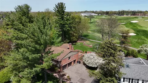 3880 Oakland Dr, Bloomfield Hills, MI 48301