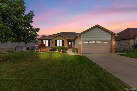 53076 Black Creek Dr, Chesterfield, MI 48047