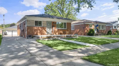 5961 Centralia St, Dearborn Heights, MI 48127
