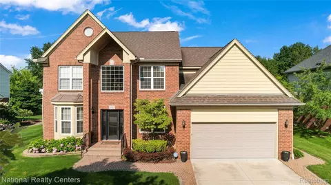 3717 Timbercrest Dr, Troy, MI 48083
