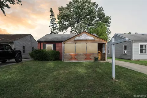 6018 Harrison St, Garden City, MI 48135