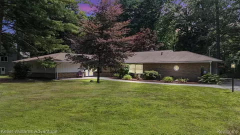1802 Harvey Dr, Williamston, MI 48895