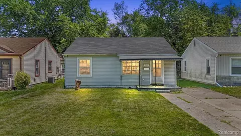 5942 Harrison St, Garden City, MI 48135
