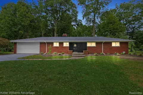 31651 Staman Cir, Farmington Hills, MI 48336