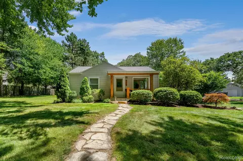 4379 Cedar Ave, West Bloomfield, MI 48323