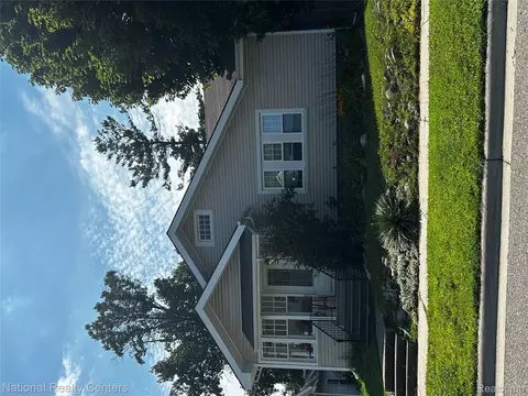 235 N Calhoun St, Lapeer, MI 48446
