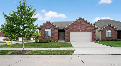 30034 Danvers Dr, New Baltimore, MI 48051
