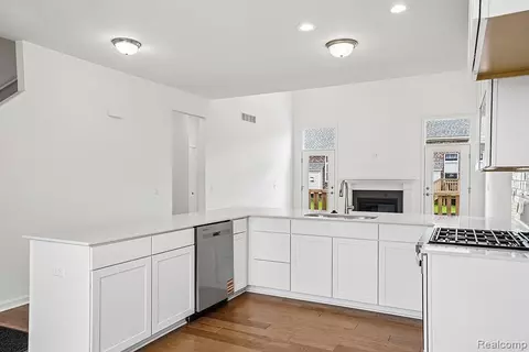 Kitchen - 20776 Burn Dr, Macomb, MI 48044 photo 3 of 4