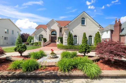 13205 Van Pamel Dr, Utica, MI 48315