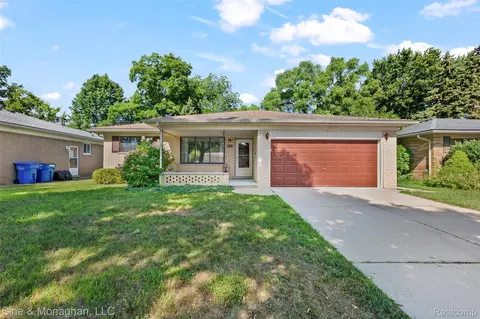 28141 Liberty Dr, Warren, MI 48092