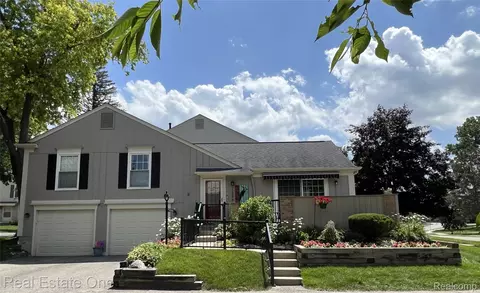 1556 Gas Light Ln #199, Rochester Hills, MI 48306