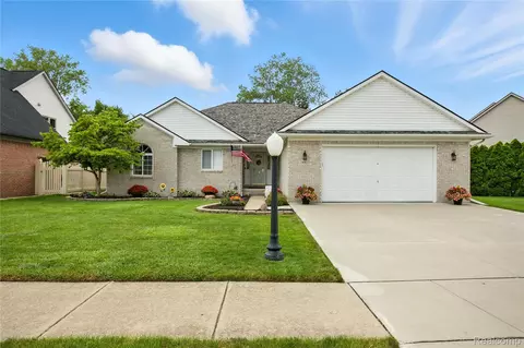 28922 Sugar Island Ct, Gibraltar, MI 48173