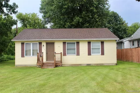 123 Hale St E, Fowlerville, MI 48836