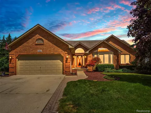 19251 Weathervane Dr, Macomb, MI 48044