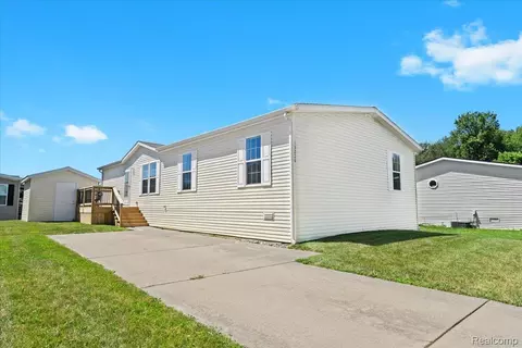 13226 Nashville Ln, Hartland, MI 48353