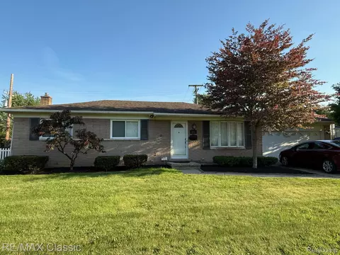 29825 Lyndon St, Livonia, MI 48154