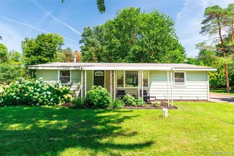 4952 Mary Sue Ave, Independence, MI 48346