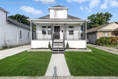 25133 Blair St, Roseville, MI 48066