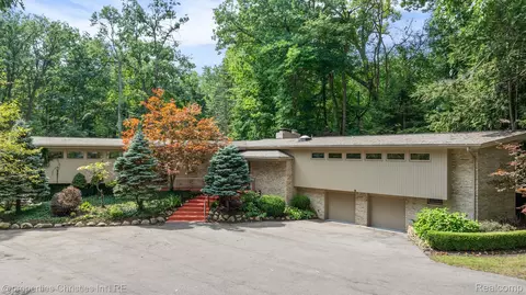 1391 Cedar Bend Dr, Bloomfield Hills, MI 48302