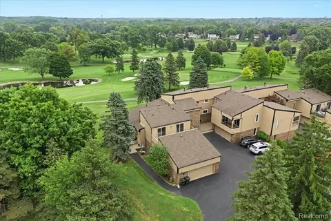 996 Golfview Ct, Rochester, MI 48307