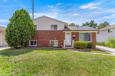 9566 Mueller St, Taylor, MI 48180 photo 1