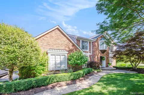 850 Box Canyon Ct, Rochester Hills, MI 48309