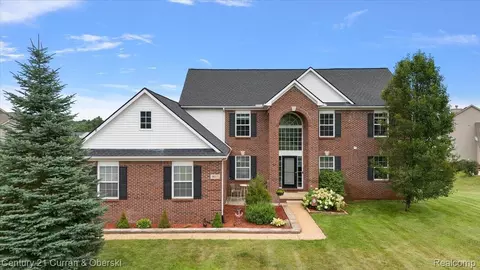 4617 S Quarry Crk, White Lake, MI 48383