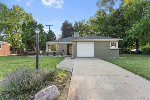9036 Reeck Rd, Allen Park, MI 48101
