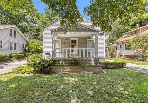 39 Woodward Heights Blvd, Pleasant Ridge, MI 48069