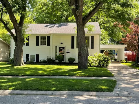 2852 Maple St, Port Huron, MI 48060