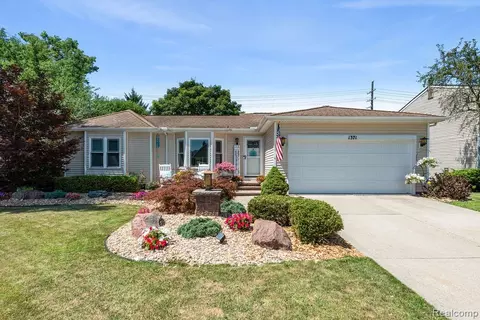 1371 Knightsbridge Rd, Canton, MI 48187