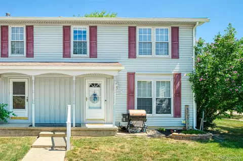 28306 Coventry Ct, Brownstown, MI 48183