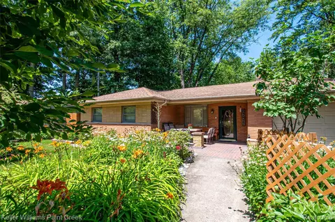 18761 Mckinnon St, Roseville, MI 48066