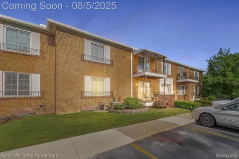 30751 Shiawassee Rd, Farmington, MI 48336