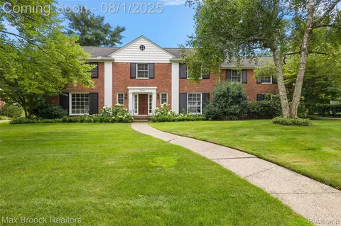 3233 S Bradway Blvd, Bloomfield Hills, MI 48301