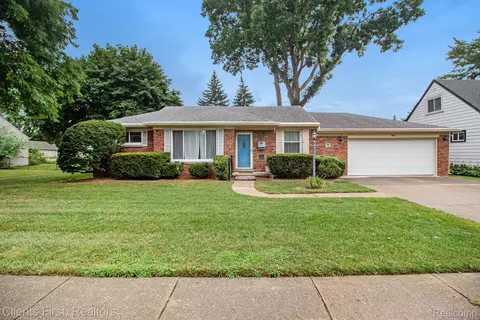 1810 Gilman St, Garden City, MI 48135