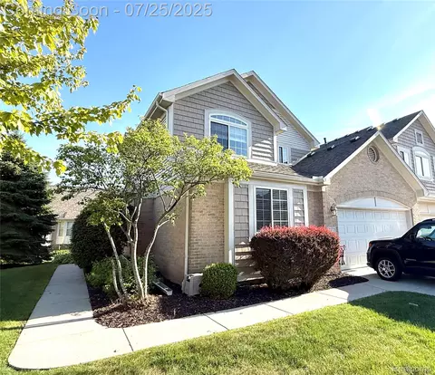 23725 Mccort Dr, Flat Rock, MI 48134