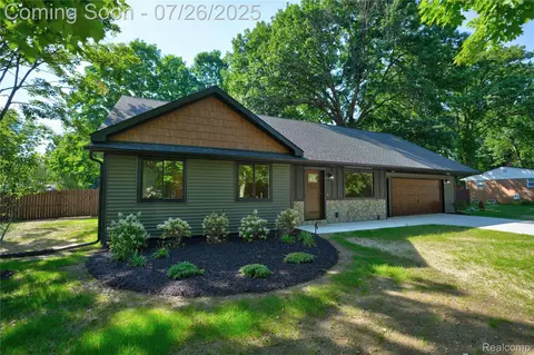 4406 Fairwood Dr, Burton, MI 48529