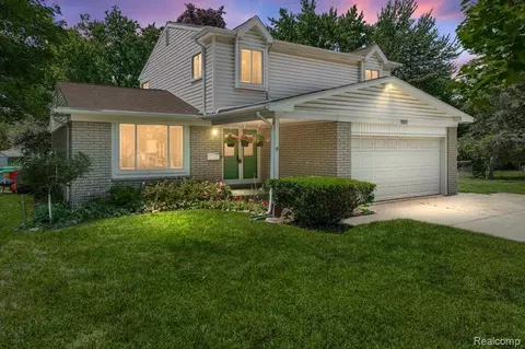 9215 Westbury Ave, Plymouth, MI 48170