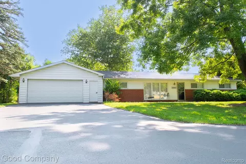 6327 Snow Apple Dr, Village Of Clarkston, MI 48346
