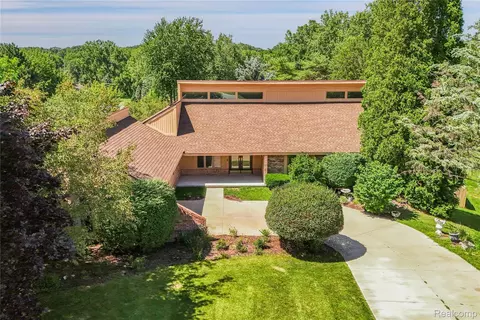 8285 Staghorn Trl, Independence, MI 48348