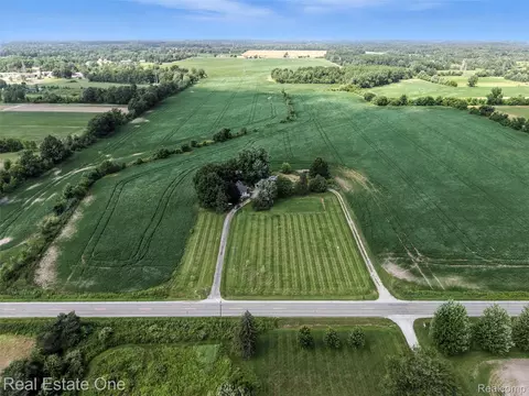 15330 Hough Rd, Berlin, MI 48002