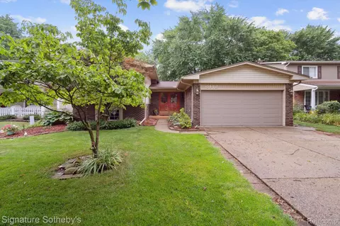 6142 Wedgewood Rd, Canton, MI 48187